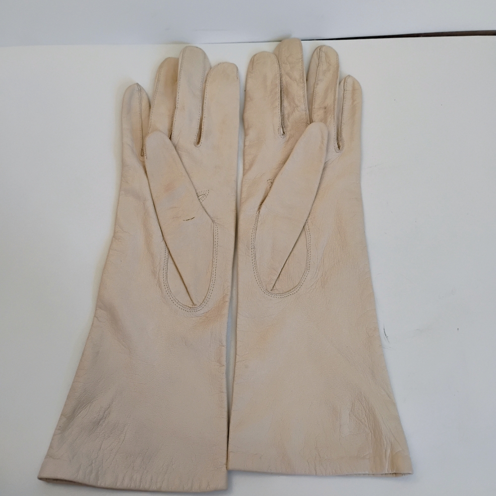 Chic Beige Leather Gloves